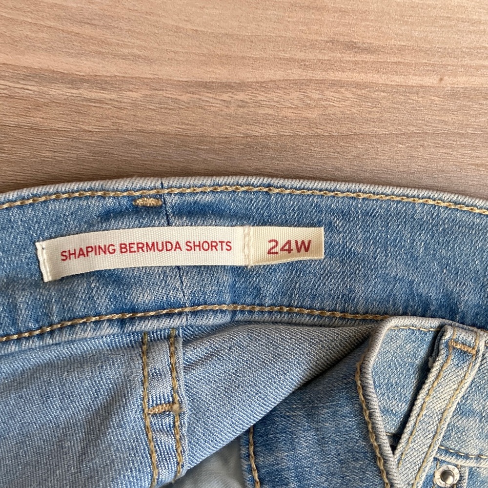 Levi's shaping Bermuda jean short smoothing tummy panel denim short 24W - Picture 6 of 16